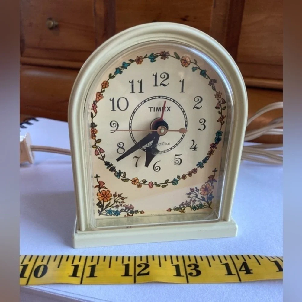 ⏰Clock⏰WORKS!⏰TIMEX COTTAGECORE VNTG ALARM CLOCK FLOWERS doesn’t light up
